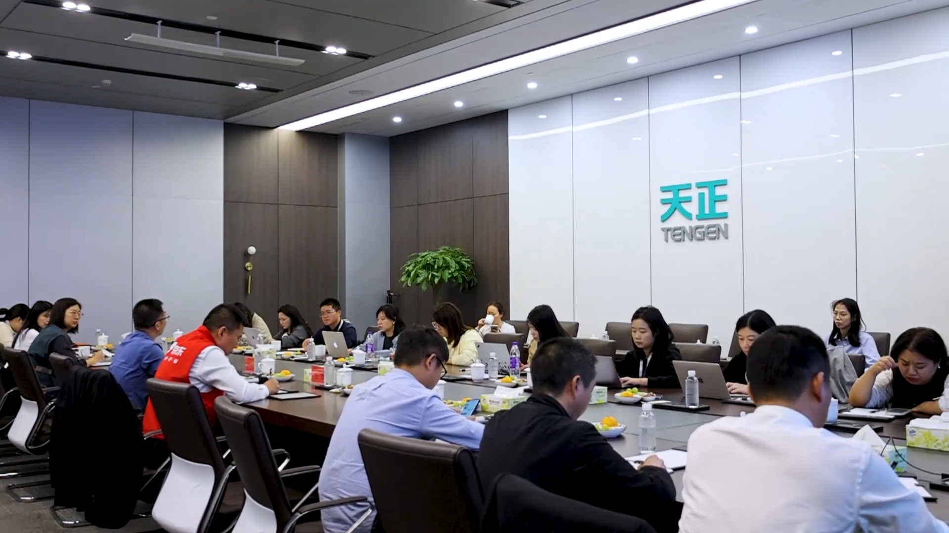 京东工业走进龙8官网登陆，探访产业数智化之路！